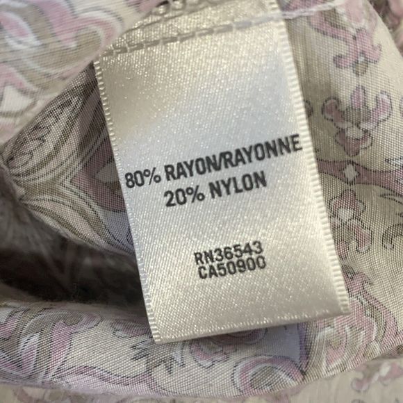 Van Heusen Damask Pattern Button Pocket Blouse Shirt Size Small Petite Women’s - Picture 12 of 12